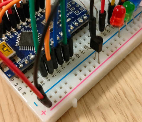 78l05 attached to the breadboard